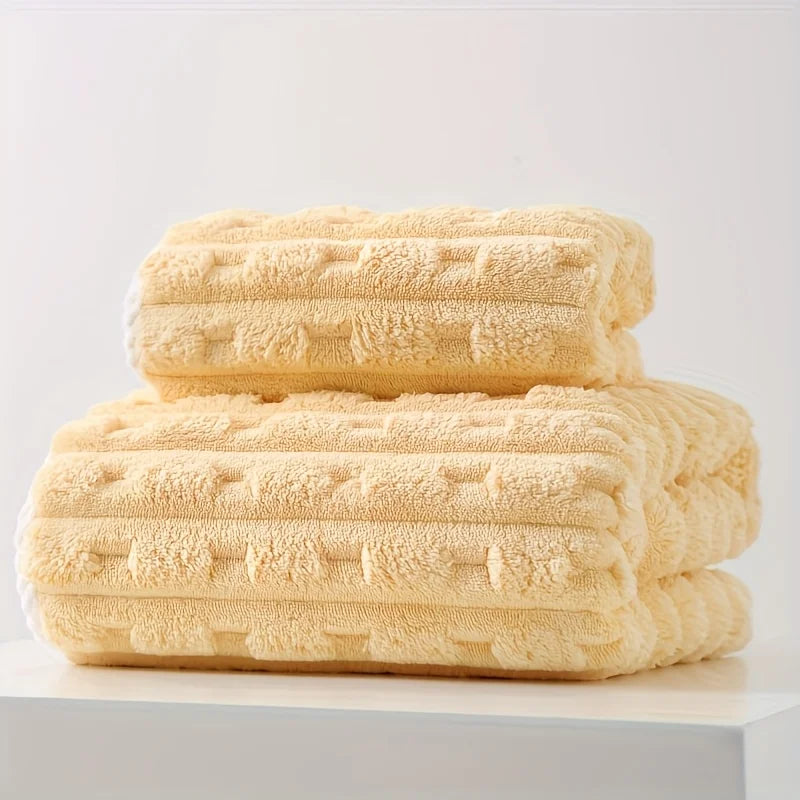 Thick, Oversized Bath Towel - Soft & Absorbent