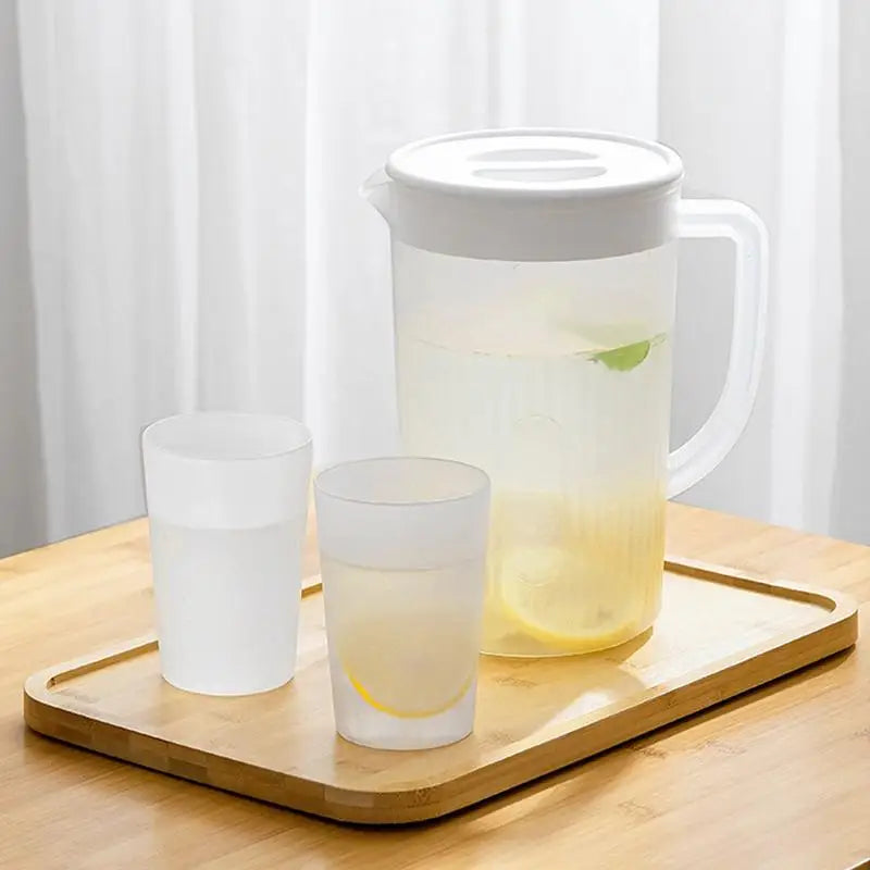 Large Beverage Pitcher With Lid 2.7L